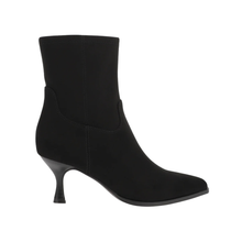  Aletta in Black