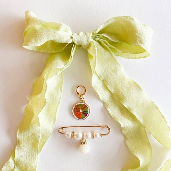 Leo & Lee Studio - Shoe Charm and Lace Sets |  Sneaker Charm and Lace Sets : Hot Pink Laces/Honeycomb/Bee/Flower