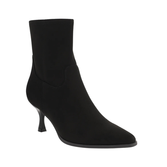 Aletta in Black