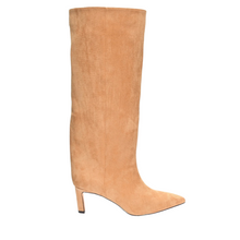  Estelle in Camel