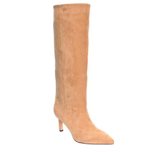 Estelle in Camel